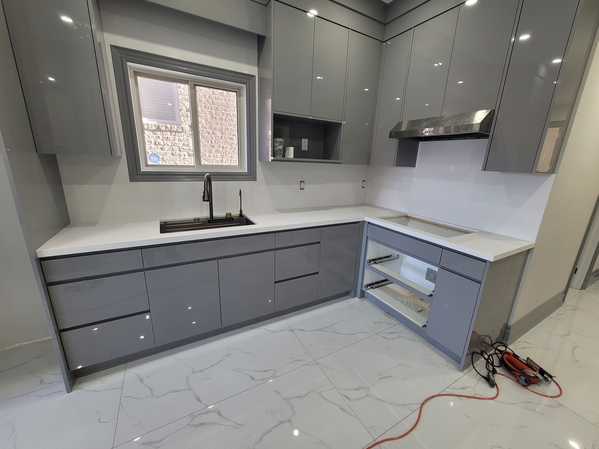 Modern grey kitchen with white quartz countertop — Option A